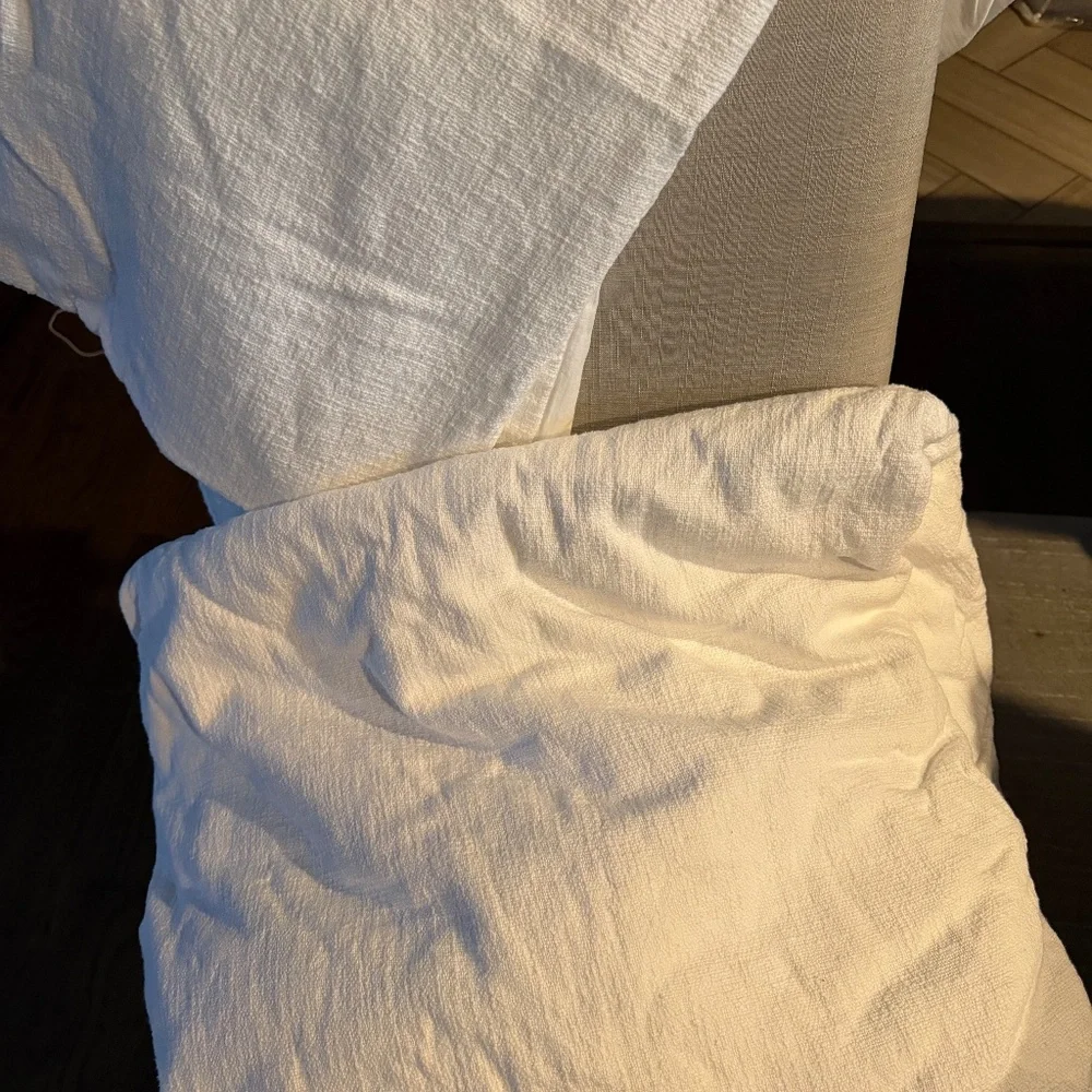 Crate and Barrel Lindstrom Cotton White Duvet Cover - King with 2 King Shams